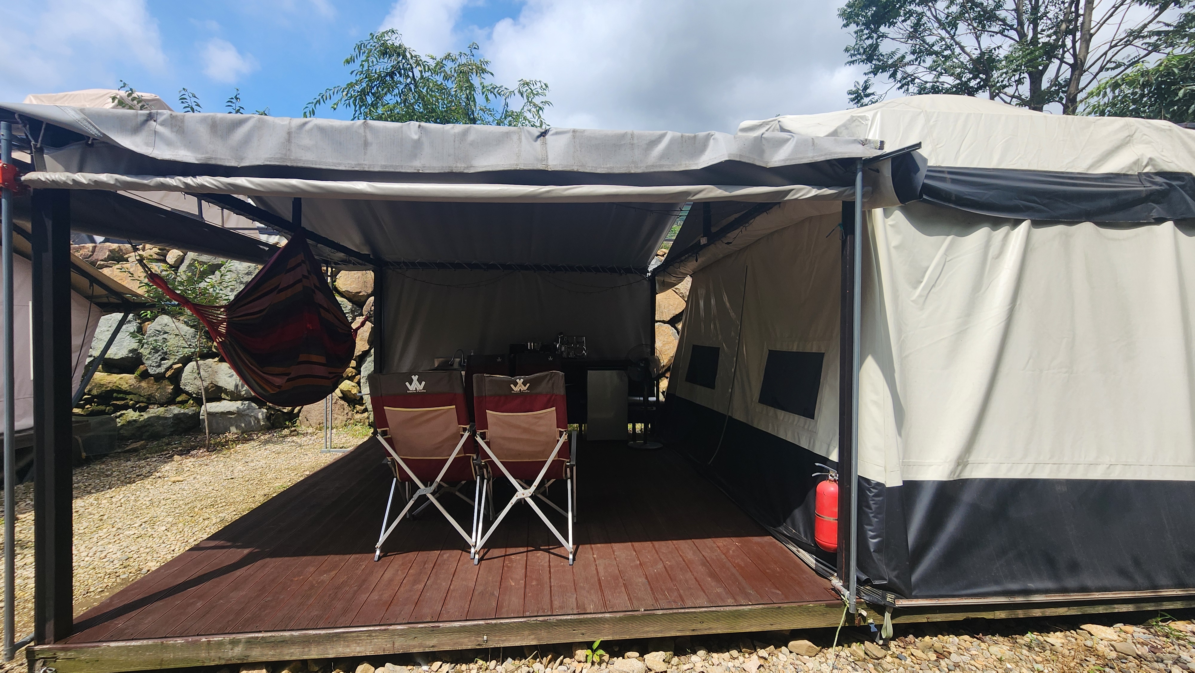 흙내음 글램핑 자연 캠핑