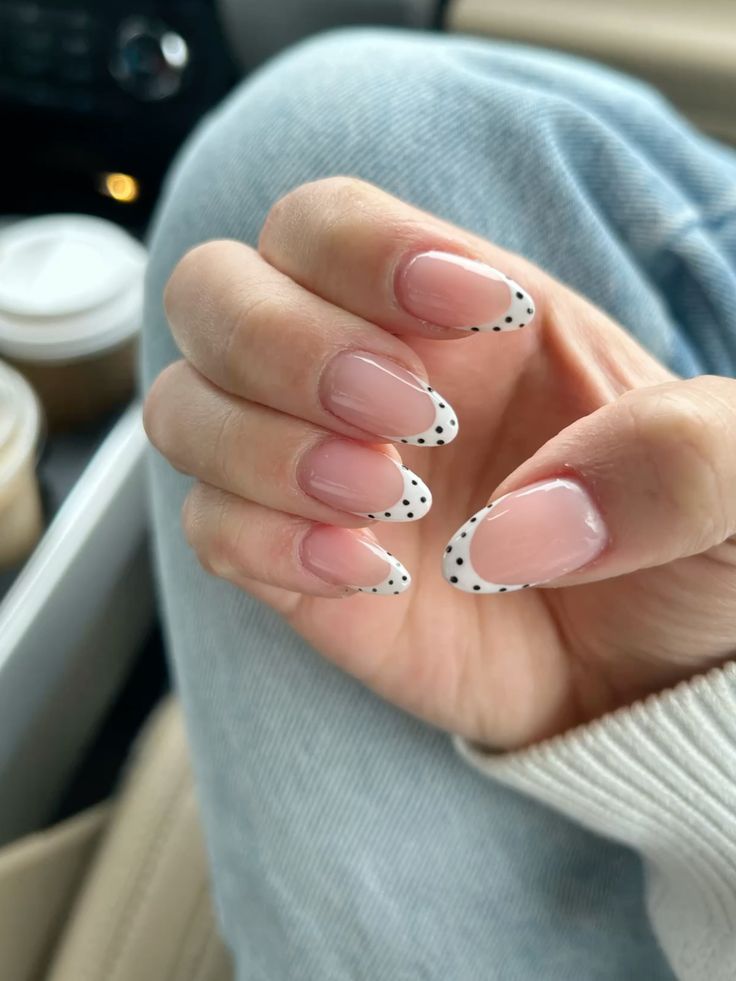 미니멀 프렌치 도트