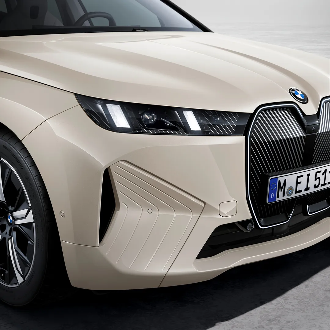 BMW iX 자동차 이미지