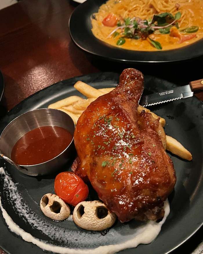 네모세모 천안 맛집 시몬스 닭다리 바비큐 스페셜 마녀의 촛불 샐러드 BBQ 맛있는 가게