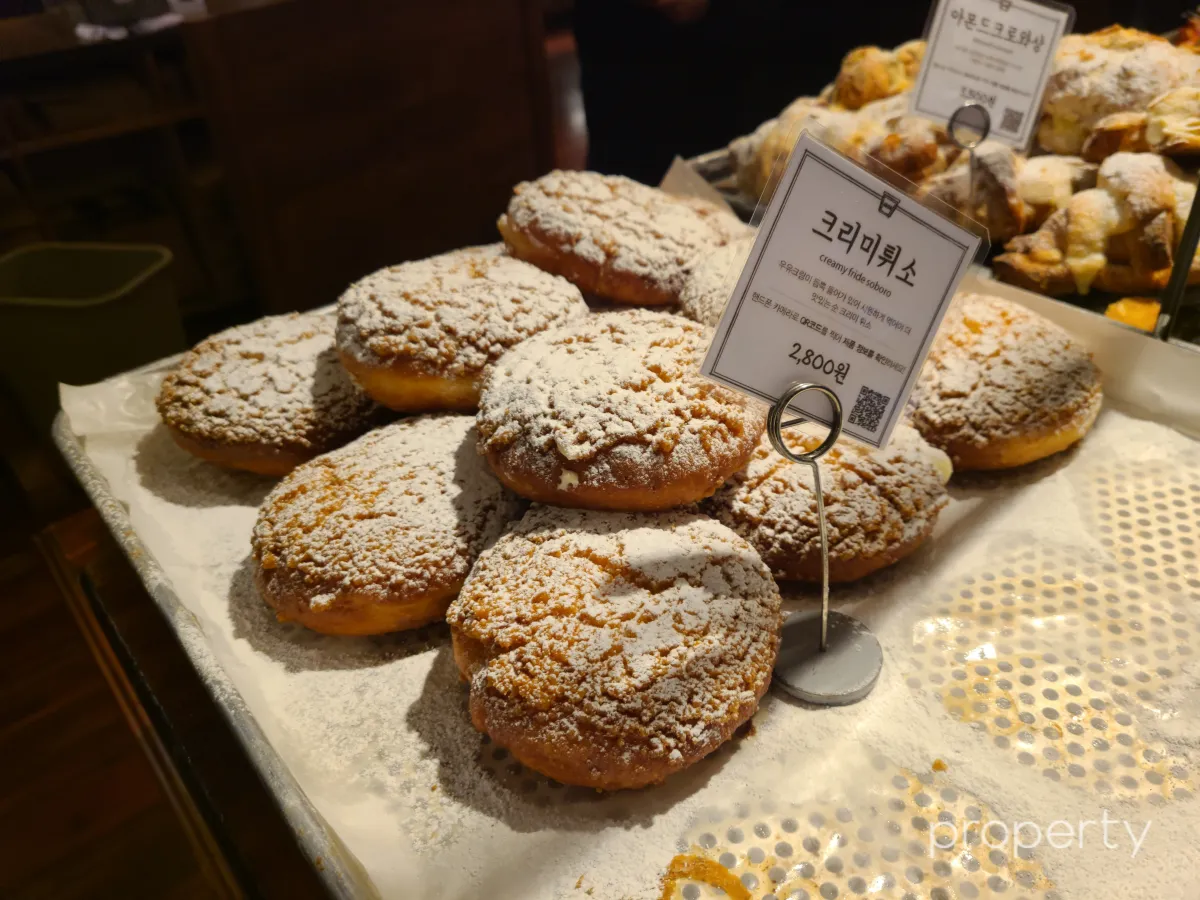 슈가파우더가-뿌려진-소보로빵