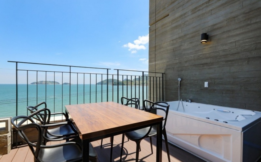 거제 더샵키즈 풀빌라 301호 개별 스파