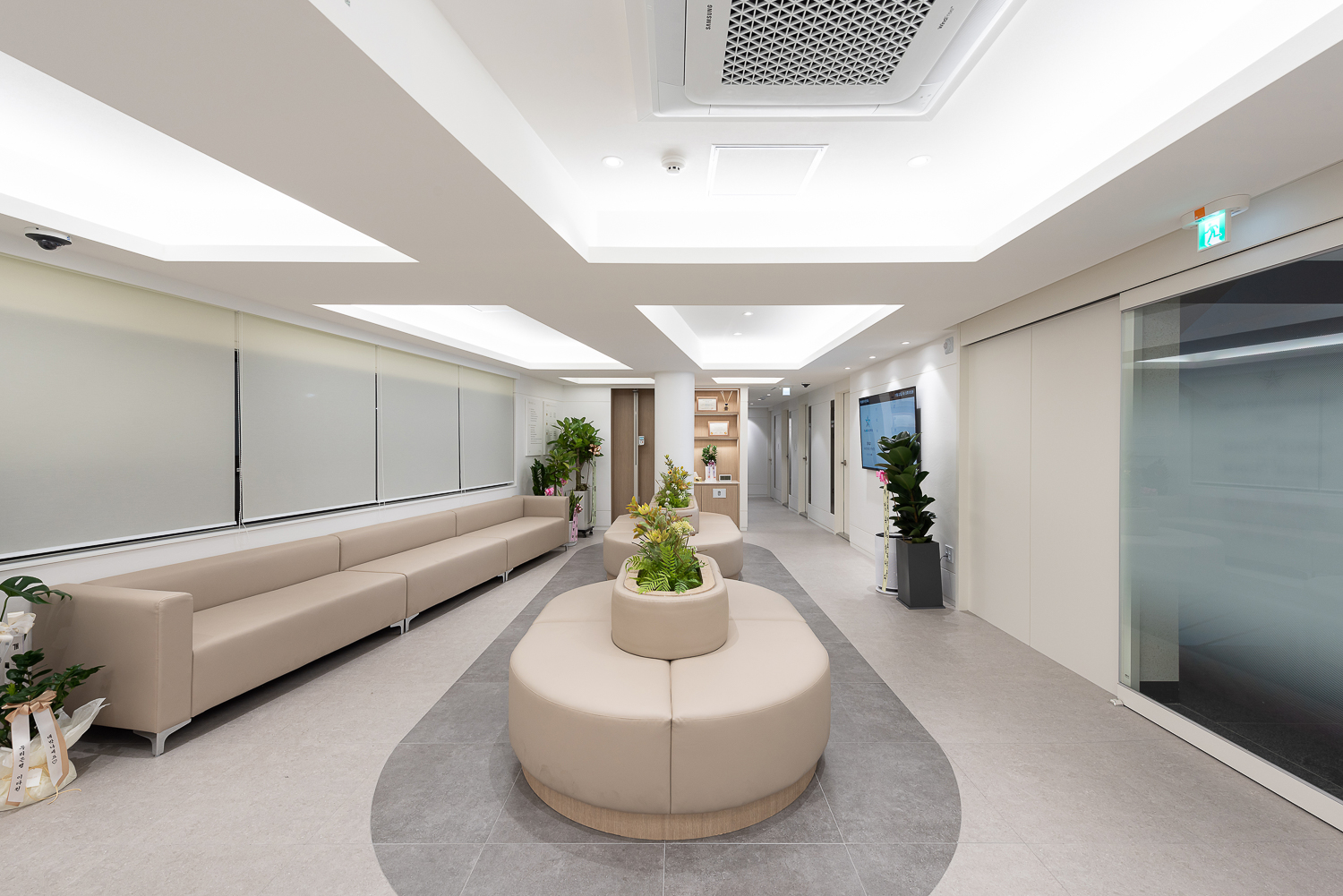하남별이비인후과 로비 측면