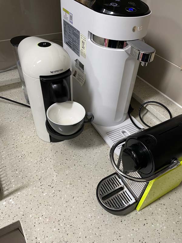 컵받침대의 높이 조절이 가능한 버츄오 플러스