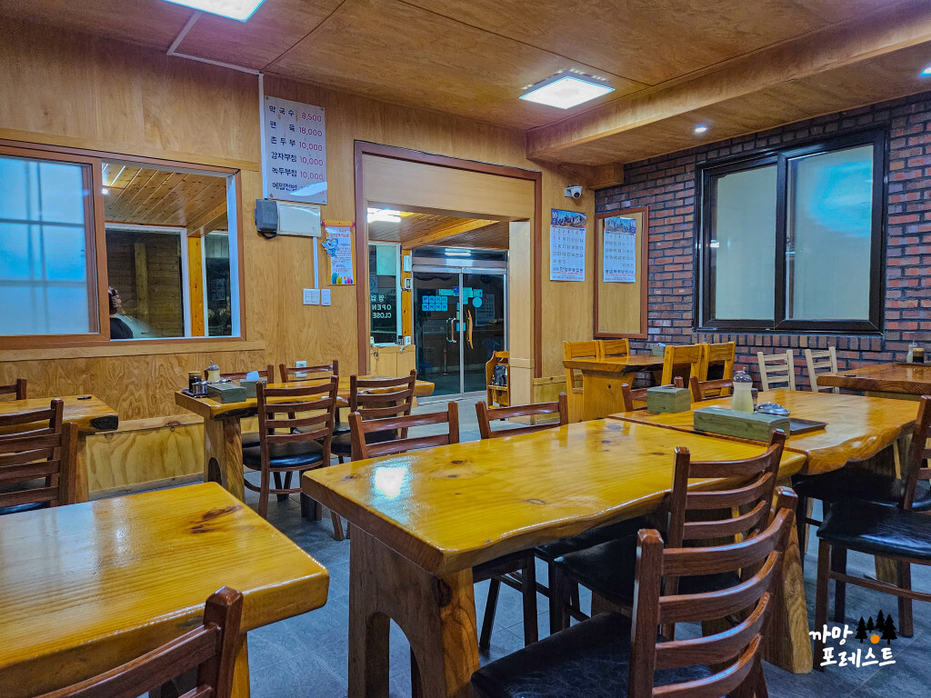 춘천 유포리 막국수 내부