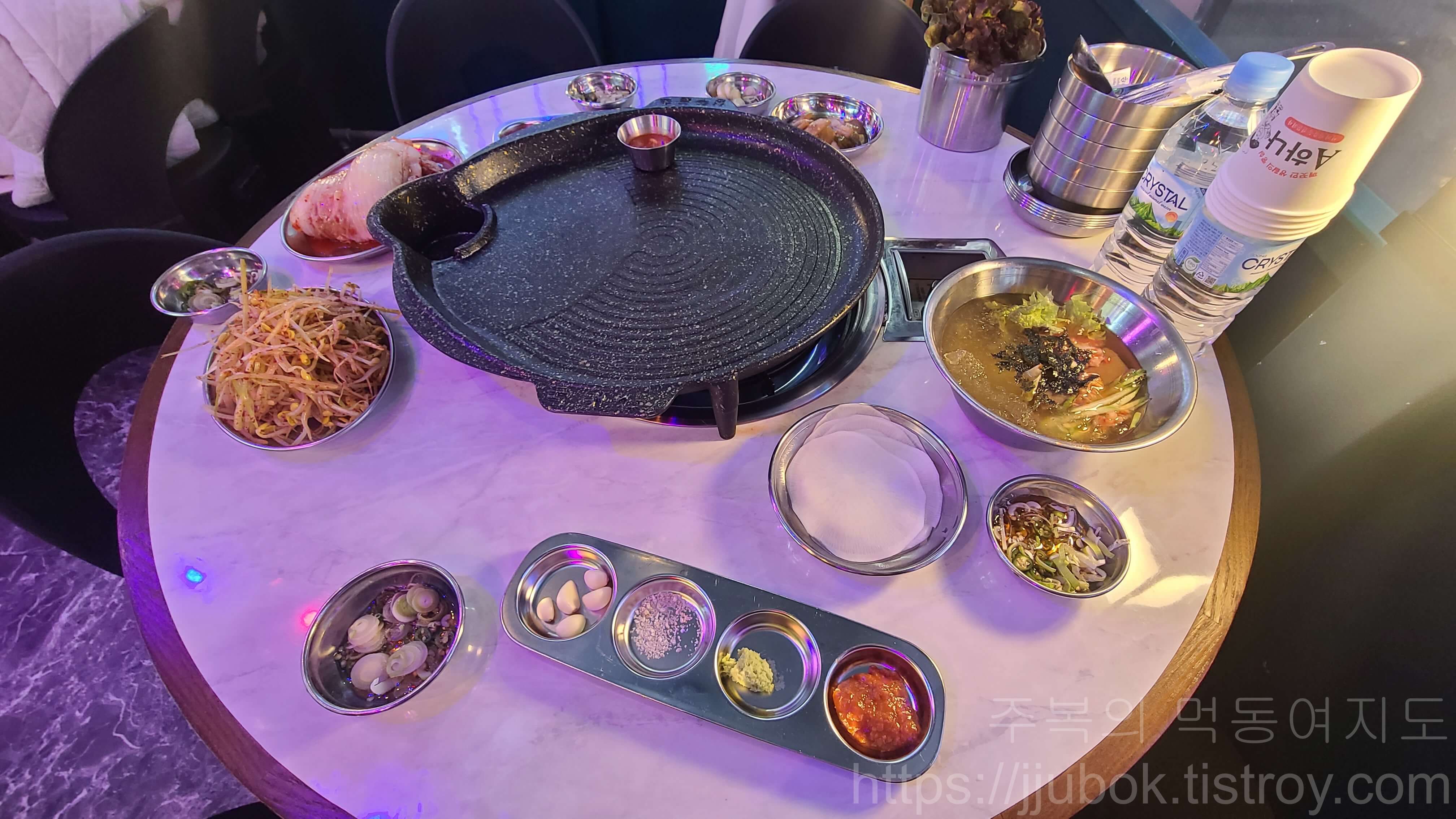 돼슐랭-삼산점-테이블-셋팅