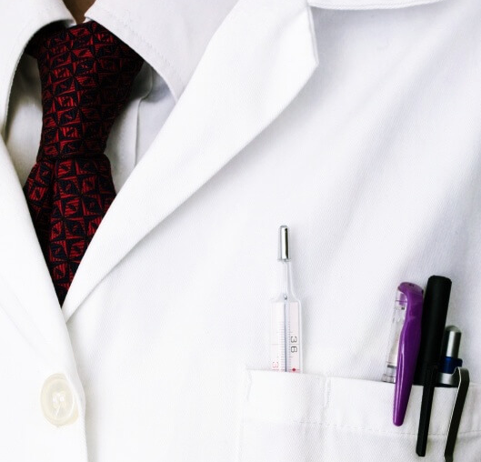 하얀색-의사-가운