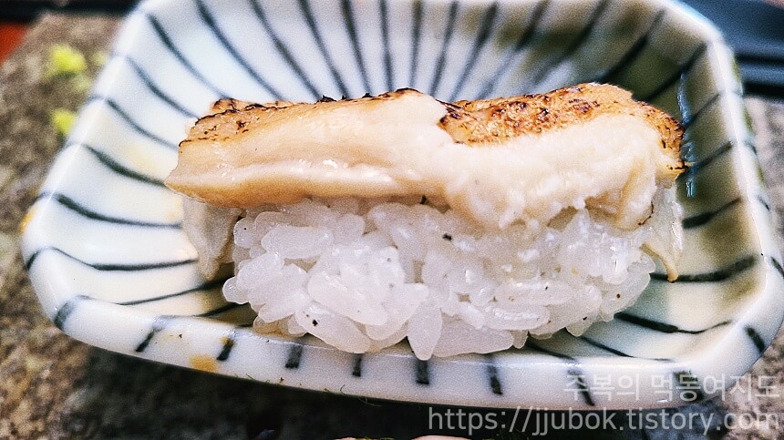 고쉐프의-신선한-초밥-아나고-붕장어-2