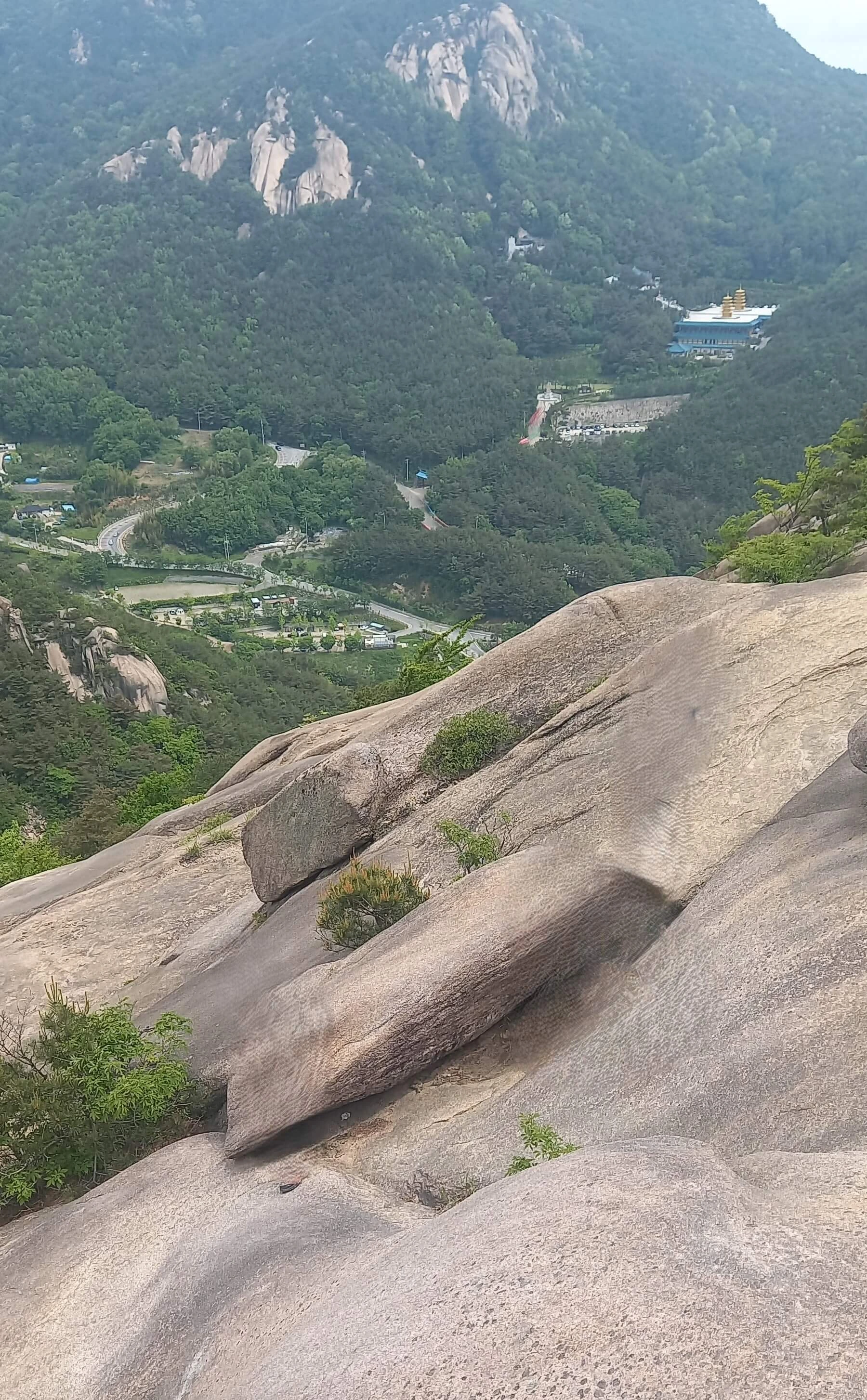감암산과 모산재의 암릉 모습