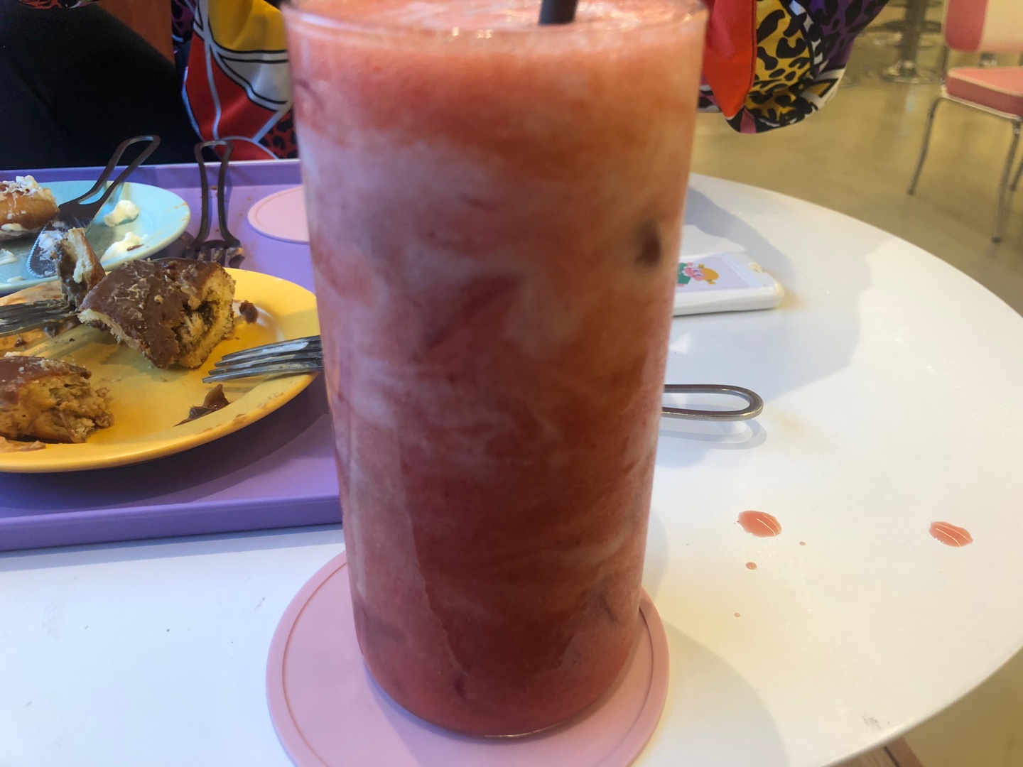 딸기바나나가 맛이 없어서 섞었다.