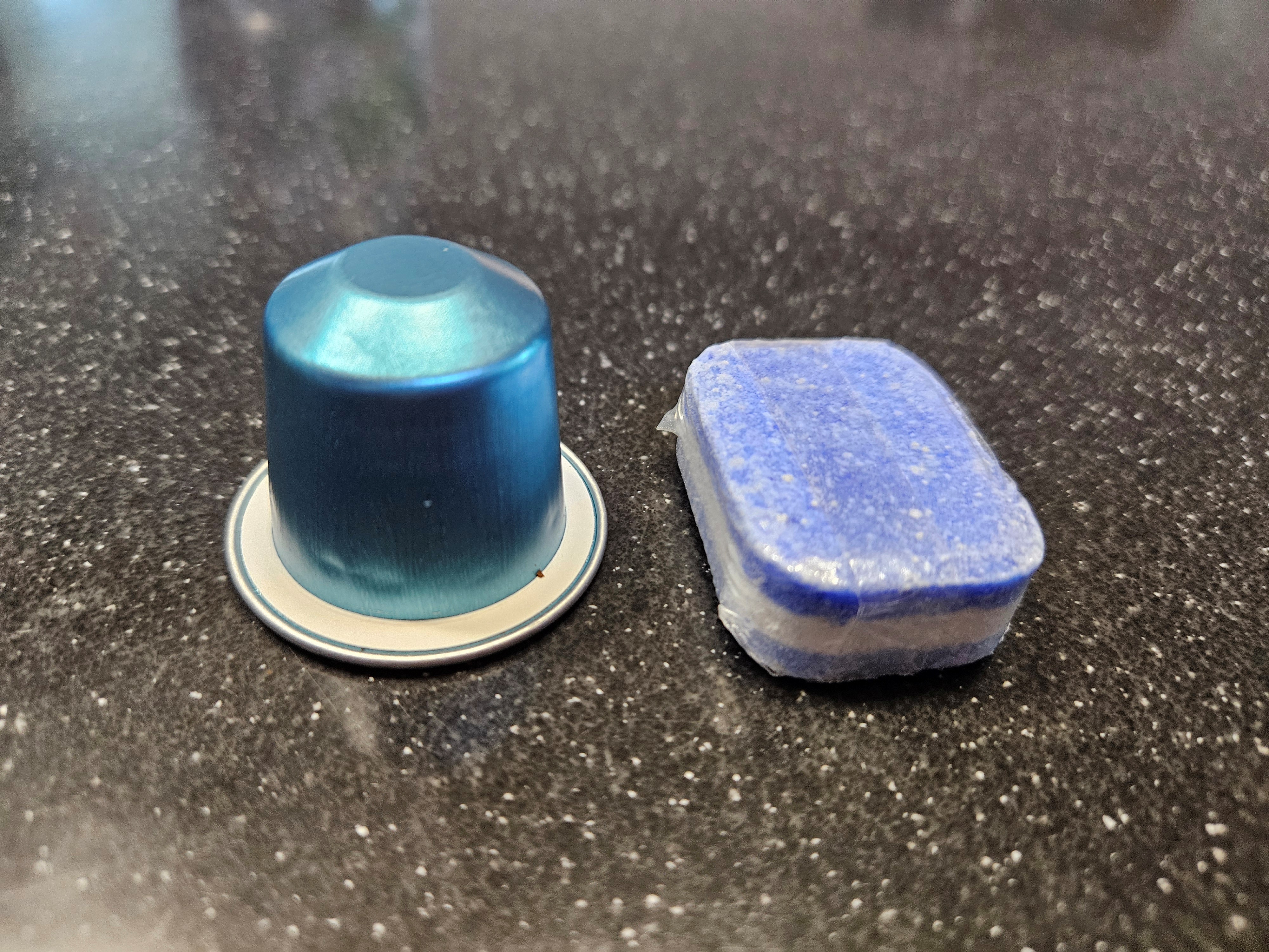 베이킹소다-식기세척기-세재-타블렛-커피-캡슐-크기-비교