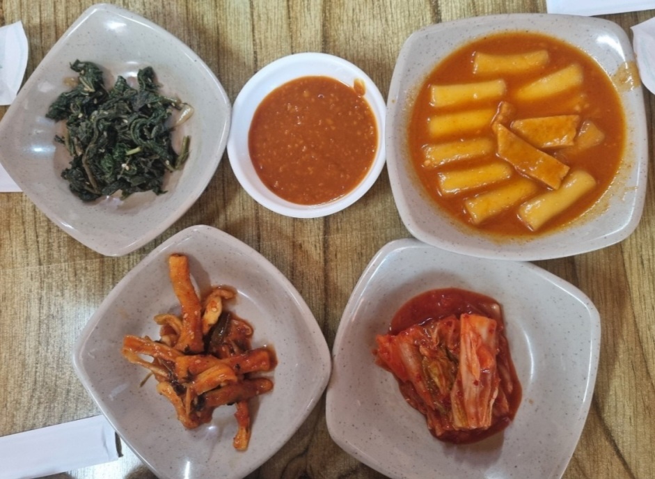 생방송투데이 낙성대 8000원 돼지불고기백반 기사식당 정보(막퍼주는집)