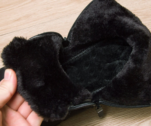 방한화 내부에 털이 있어 따뜻함