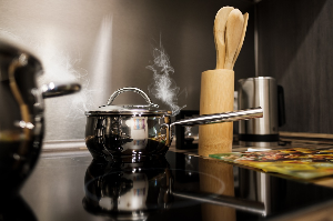 냄비 코팅 종류별 국물 요리 사용 적합성과 설거지 난이도 비교