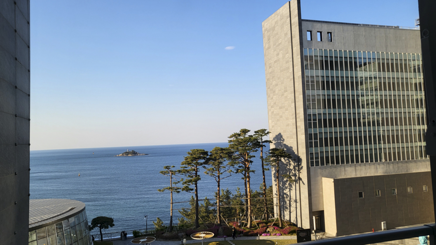 롯데리조트속초 로티로리방 전망