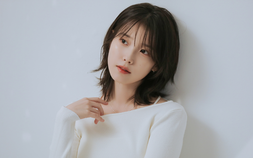 아이유-전시-순간