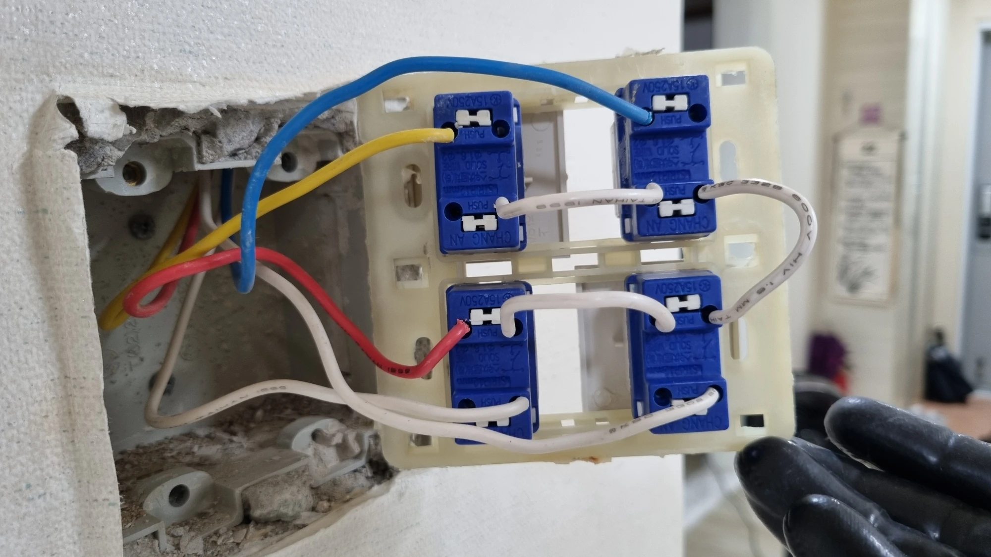 전등 스위치 배선 모습