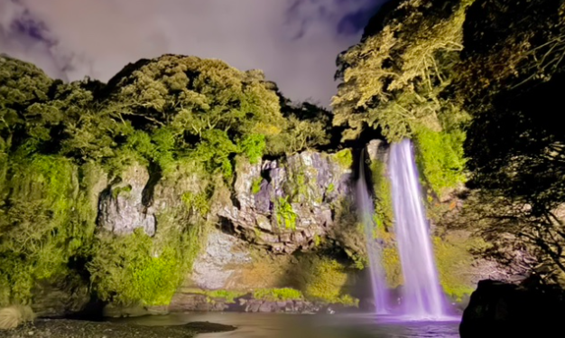 야간 조명 폭포 (밤)