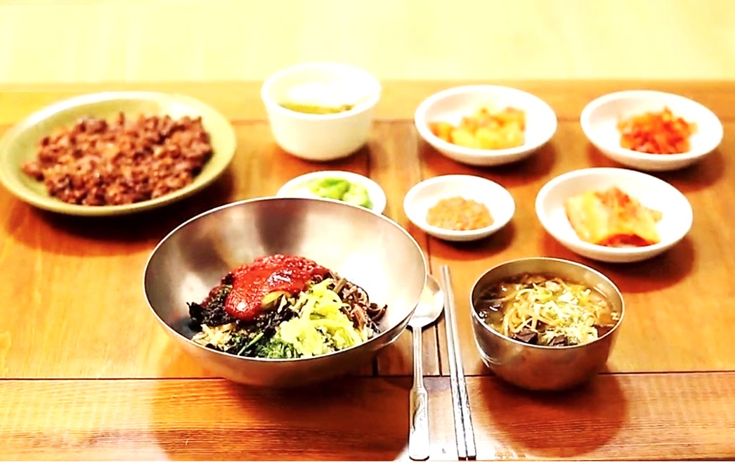 천황식당의 육회비빔밥과 석쇠불고기 한상차림