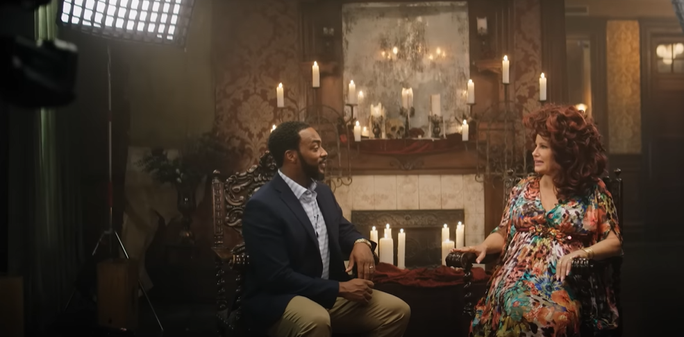 심령사와이야기를나누고있는안소니마키