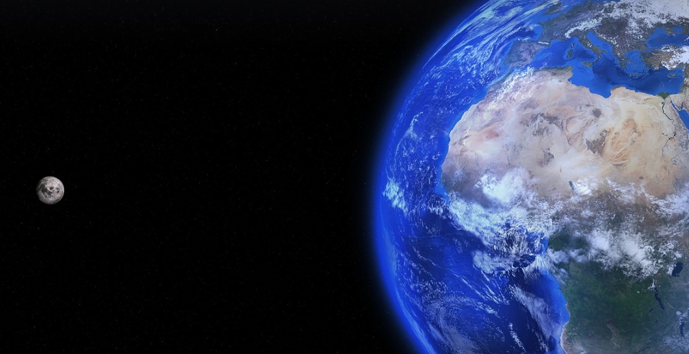 지구와 달 모습