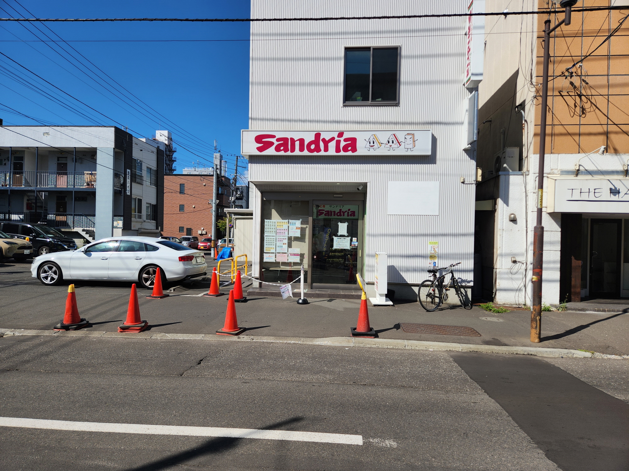 산도리아 - 외관