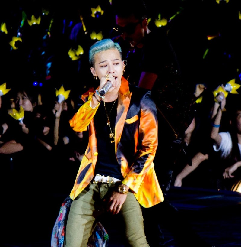 지드래곤의 무대 의상 속 숨은 의미 분석