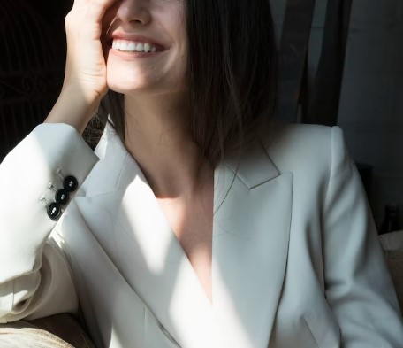 웃고있는-사업가-여성-사진