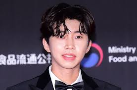 임영웅 &lsquo;섬총각 영웅&rsquo; 2회 연속 예능 1위-트롯황제