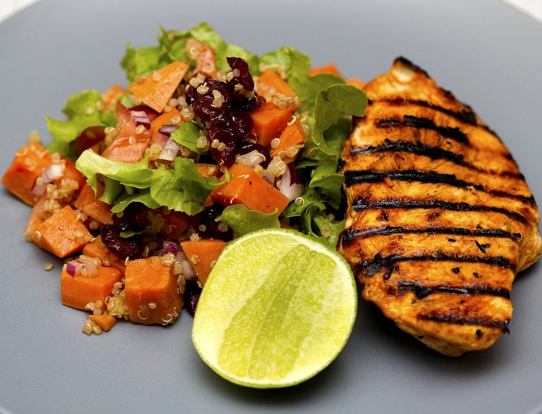 1일1식-구운-닭가슴살-샐러드