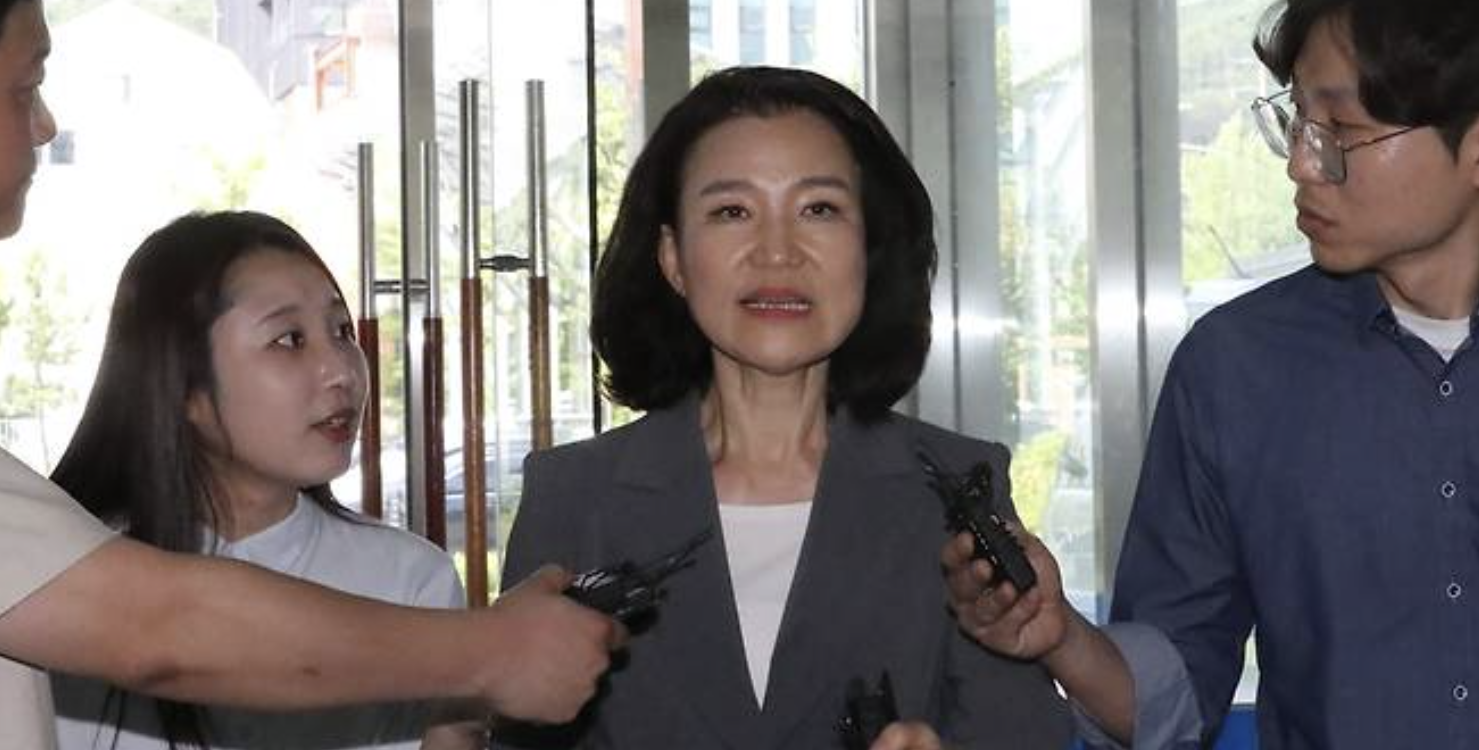 대전 유성 경찰서에 출석한 이진숙 위원장