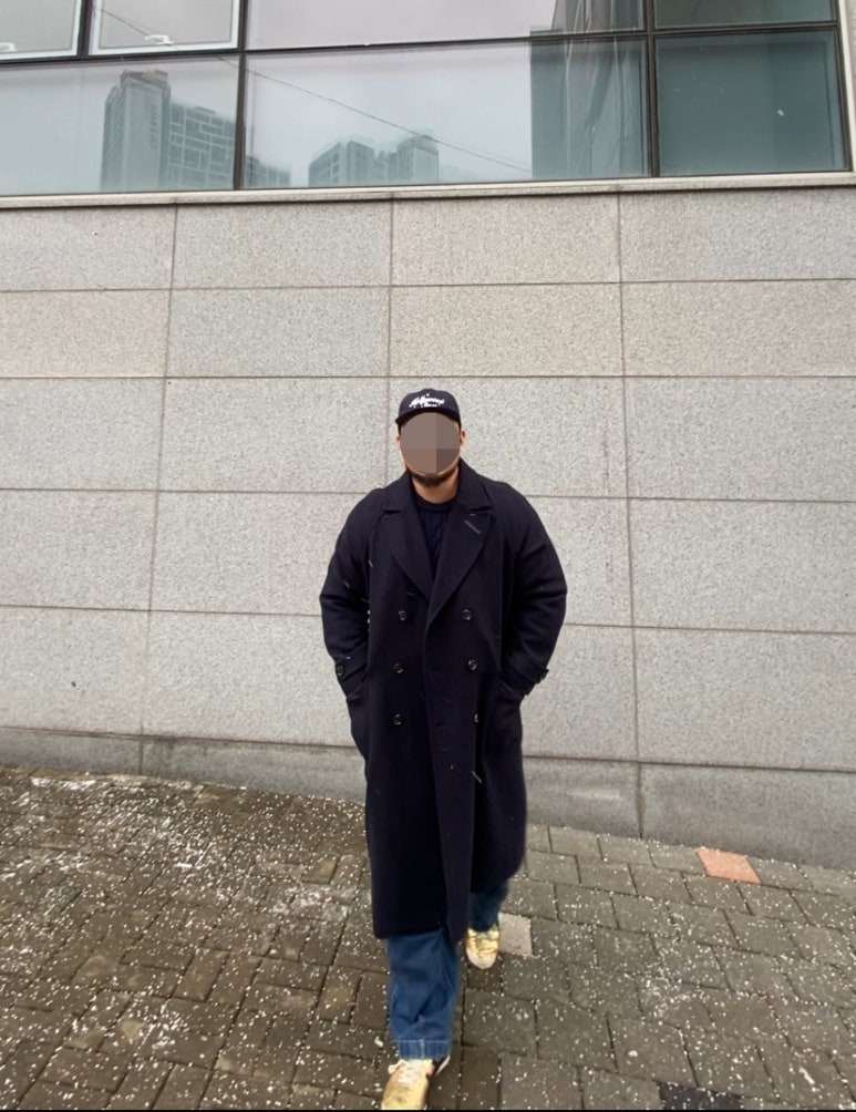데일리룩('26.1.12.)에페 빈티지 할리우드 스타 볼캡, 그레이휴 더블브레스티드 롱코트, 후브스 헤비케이블니트 울 스웨터, 무신사스탠다드 벌룬 팬츠, 아식스 오니츠카타이거 골드