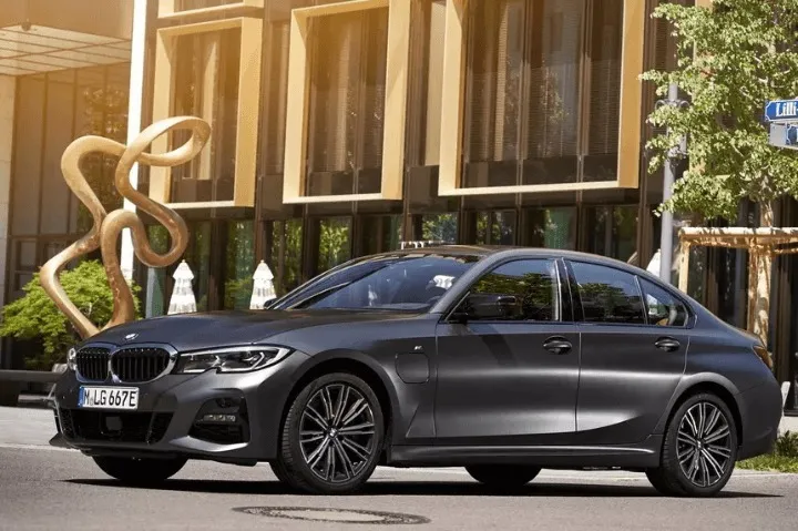 BMW 330e
