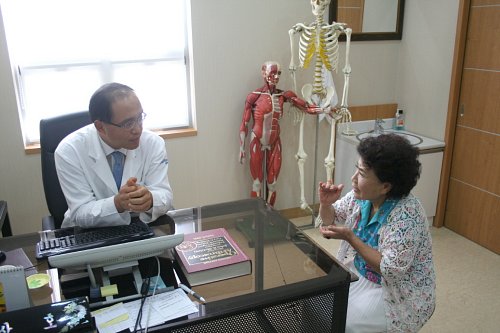 노인 무릎인공관절 수술 지원사업