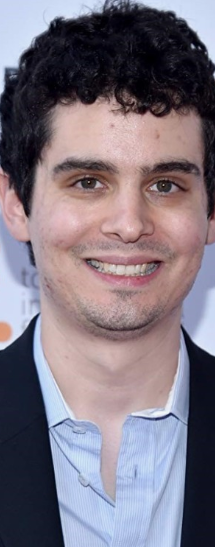 영화 시상식 앞에서 활짝 웃고 있는데 찍힌 데미안 셔젤