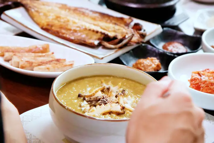 1박2일 오분자기 뚝배기 전복뚝배기 돔베고기 제주공항 근처 맛있는 식당 제주 토속음식 맛집 소개