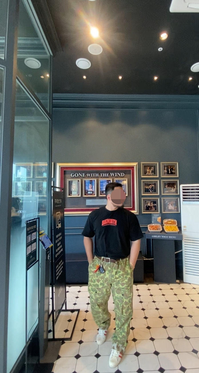 데일리룩(2025. 7. 29.)빈티지 구제 와이드 반팔 하프 티, 브론슨 BRONSON M43 덕헌팅 카모 카고팬츠 카모바지, 리바이스 501 벨트, 아디다스 슈퍼스타 82 레드