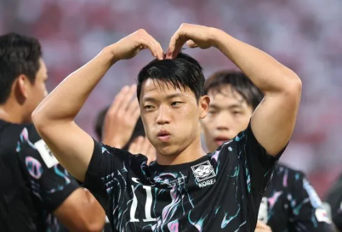 한국은 경기 시작 10분 만에 황희찬의 강력한 슈팅으로 첫 골을 기록하며 오만을 상대로 기선 제압에 성공했습니다.