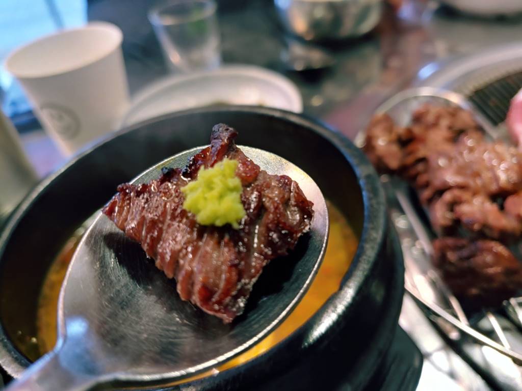 와사비 올린 고기한점