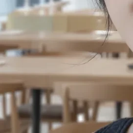 쌍꺼풀 수술 이미지 - 쌍꺼풀 수술을 받은 사람