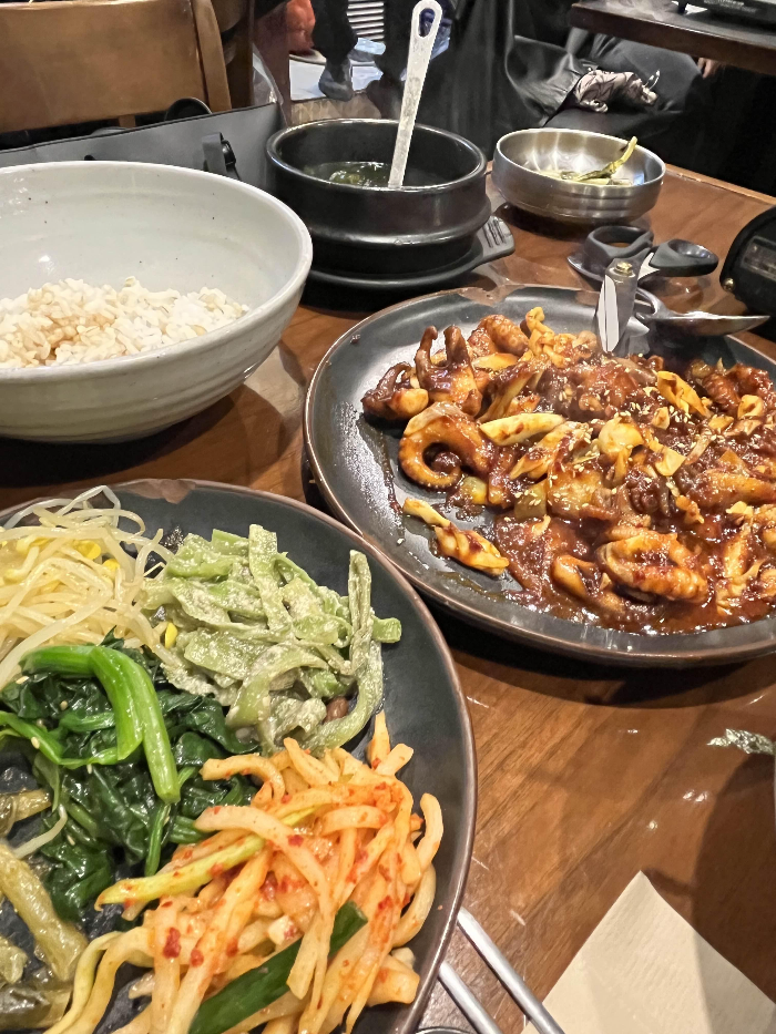 드뎌 나온 쭈꾸미와 보리밥