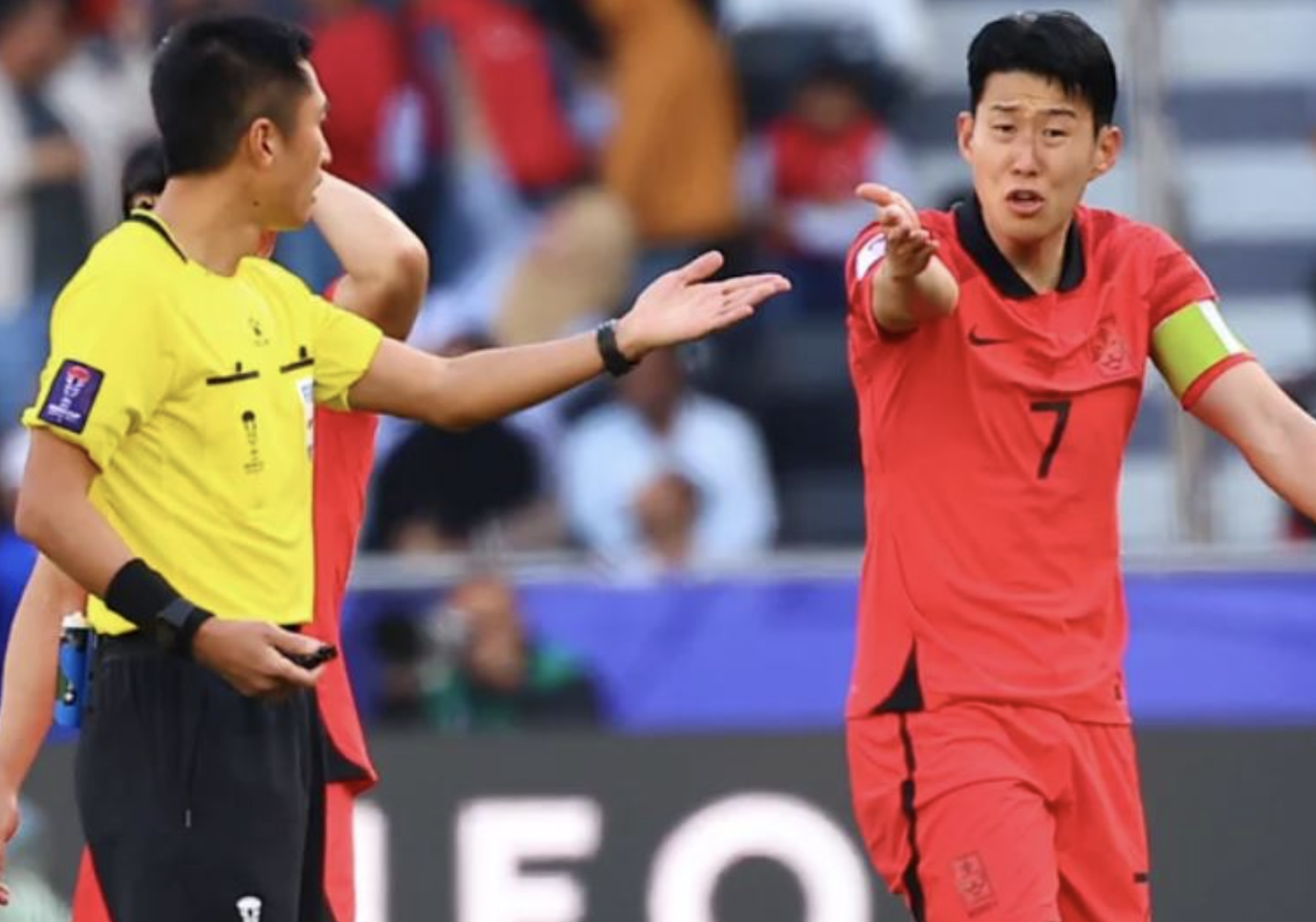 한국vs바레인 경기에서 편파판정을 펼친 중국 주심 '마닝'
