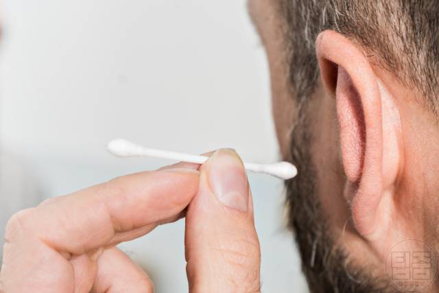 몸에서 냄새 없애는 법 귀뒤 냄새