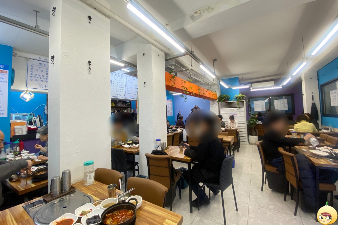 어물전 본관 내부