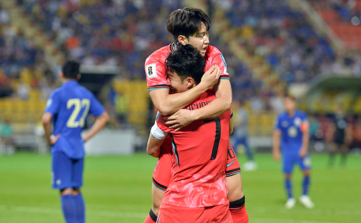 이강인 손흥민 포옹