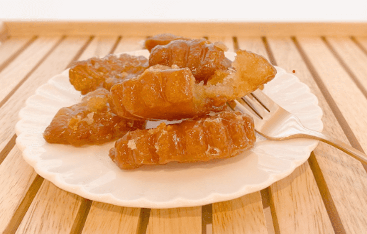 장인한과-접시에-담긴-약과