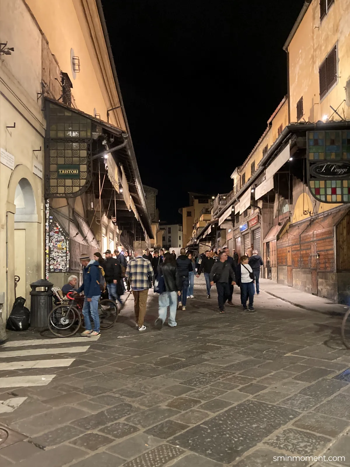 피렌체-오스테리아델레트레판케-바로앞-베키오다리-상점