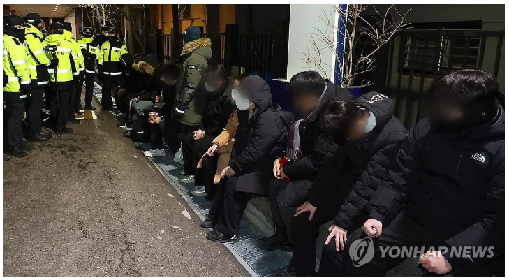 경찰, '서부지법 사태' 66명 구속영장…유튜버도 3명