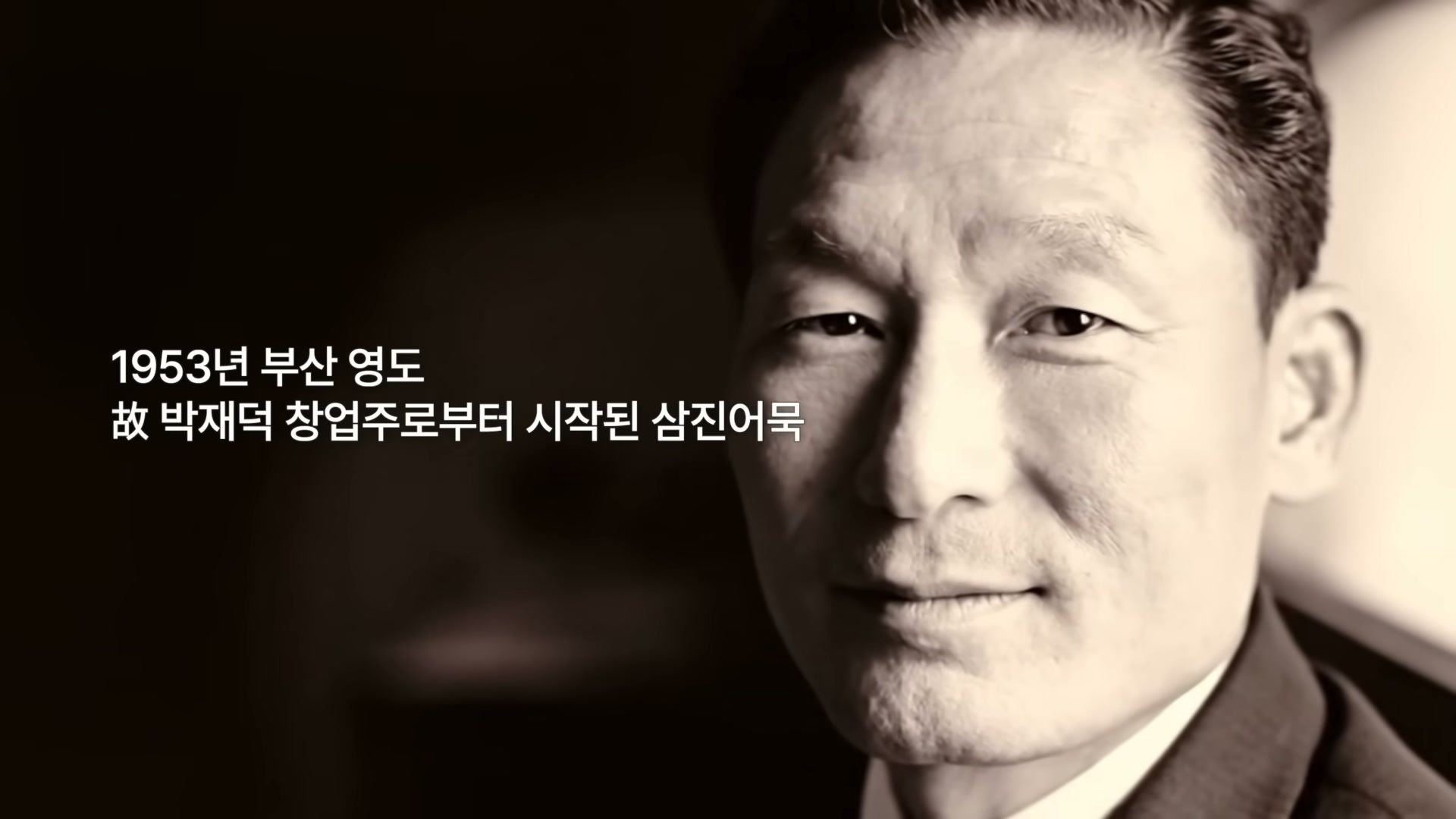 가동률이 낮은 공장 풍경 또는 가동률 그래프가 보이는 슬라이드.