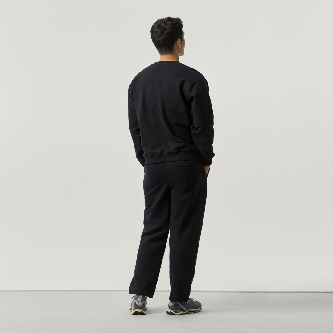  봄철 남성 의류 추천 BEST 5 - GOL Studio STACK LOGO SWEAT 